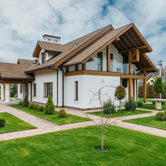 winding stone garden pathway